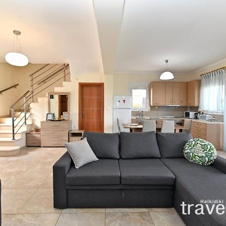 Villa Iris By Rentalspro Services - Agios Mamas Beach Bagian luar foto