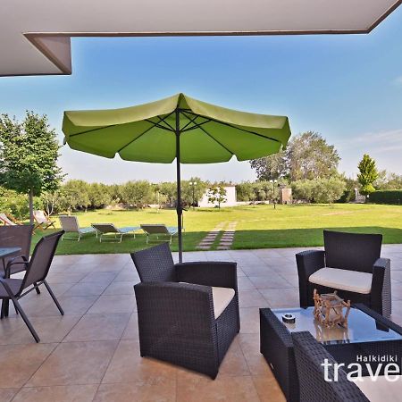 Villa Iris By Rentalspro Services - Agios Mamas Beach Bagian luar foto