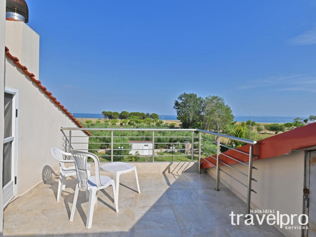 Villa Iris By Rentalspro Services - Agios Mamas Beach Bagian luar foto