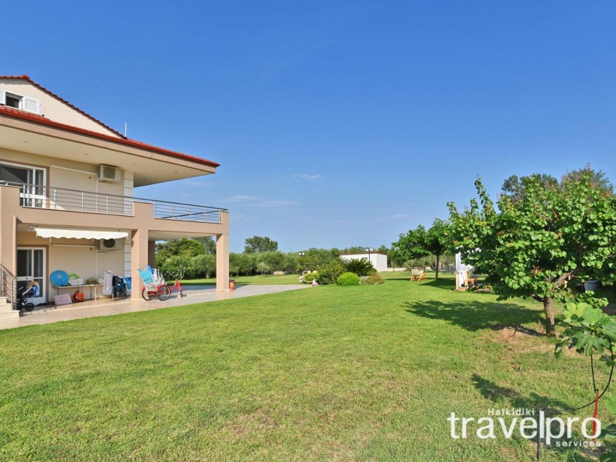 Villa Iris By Rentalspro Services - Agios Mamas Beach Bagian luar foto