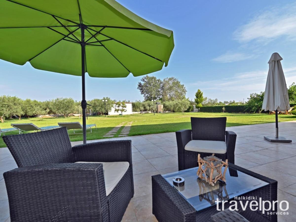 Villa Iris By Rentalspro Services - Agios Mamas Beach Bagian luar foto
