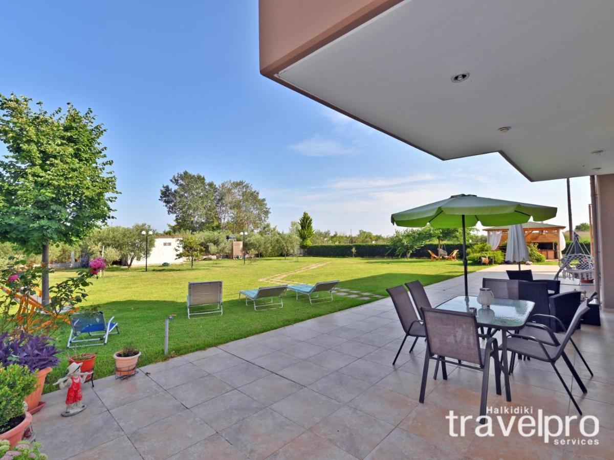 Villa Iris By Rentalspro Services - Agios Mamas Beach Bagian luar foto