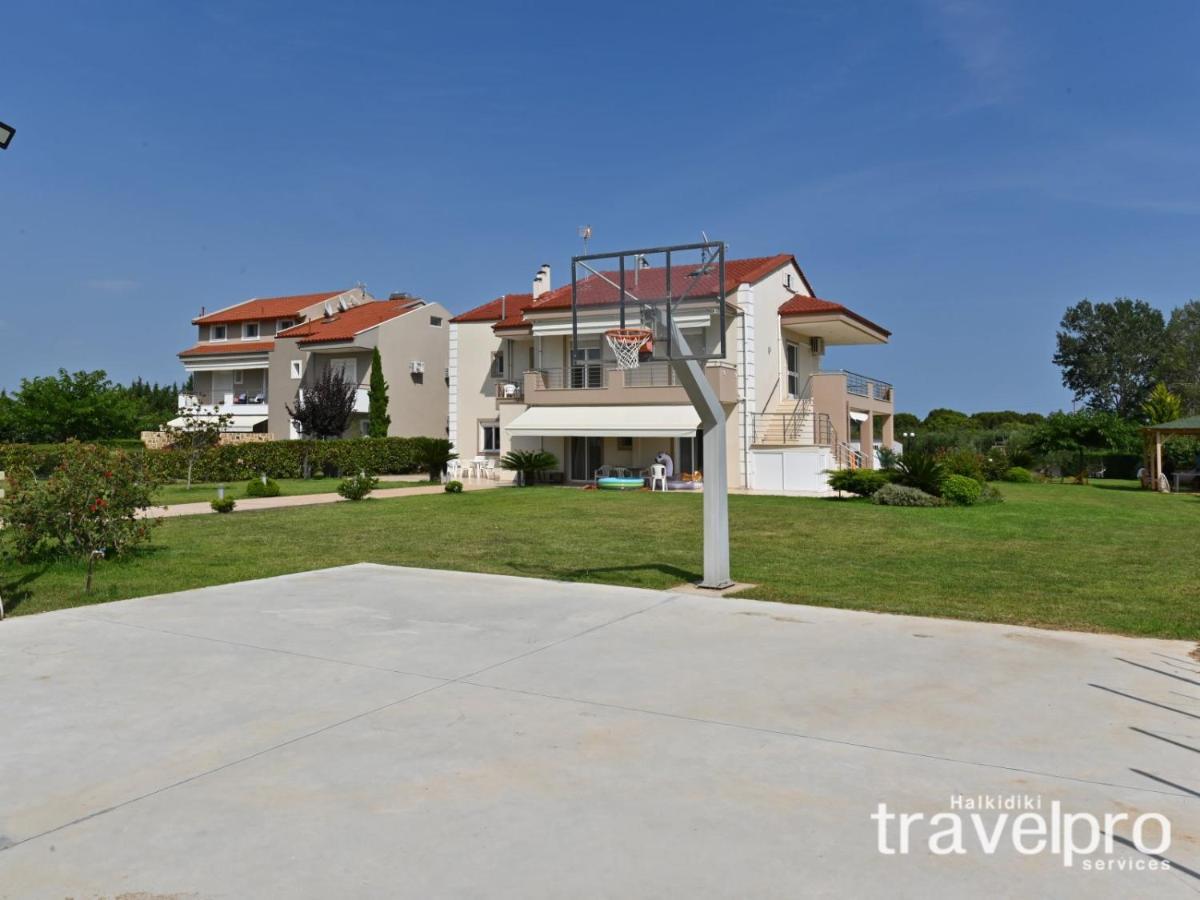Villa Iris By Rentalspro Services - Agios Mamas Beach Bagian luar foto