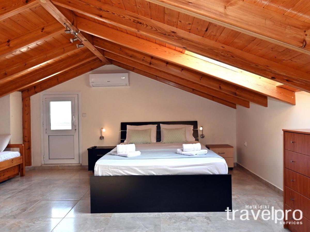 Villa Iris By Rentalspro Services - Agios Mamas Beach Bagian luar foto