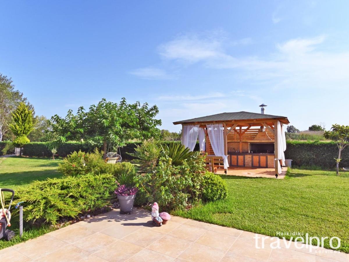 Villa Iris By Rentalspro Services - Agios Mamas Beach Bagian luar foto