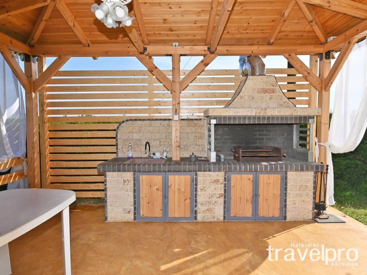 Villa Iris By Rentalspro Services - Agios Mamas Beach Bagian luar foto