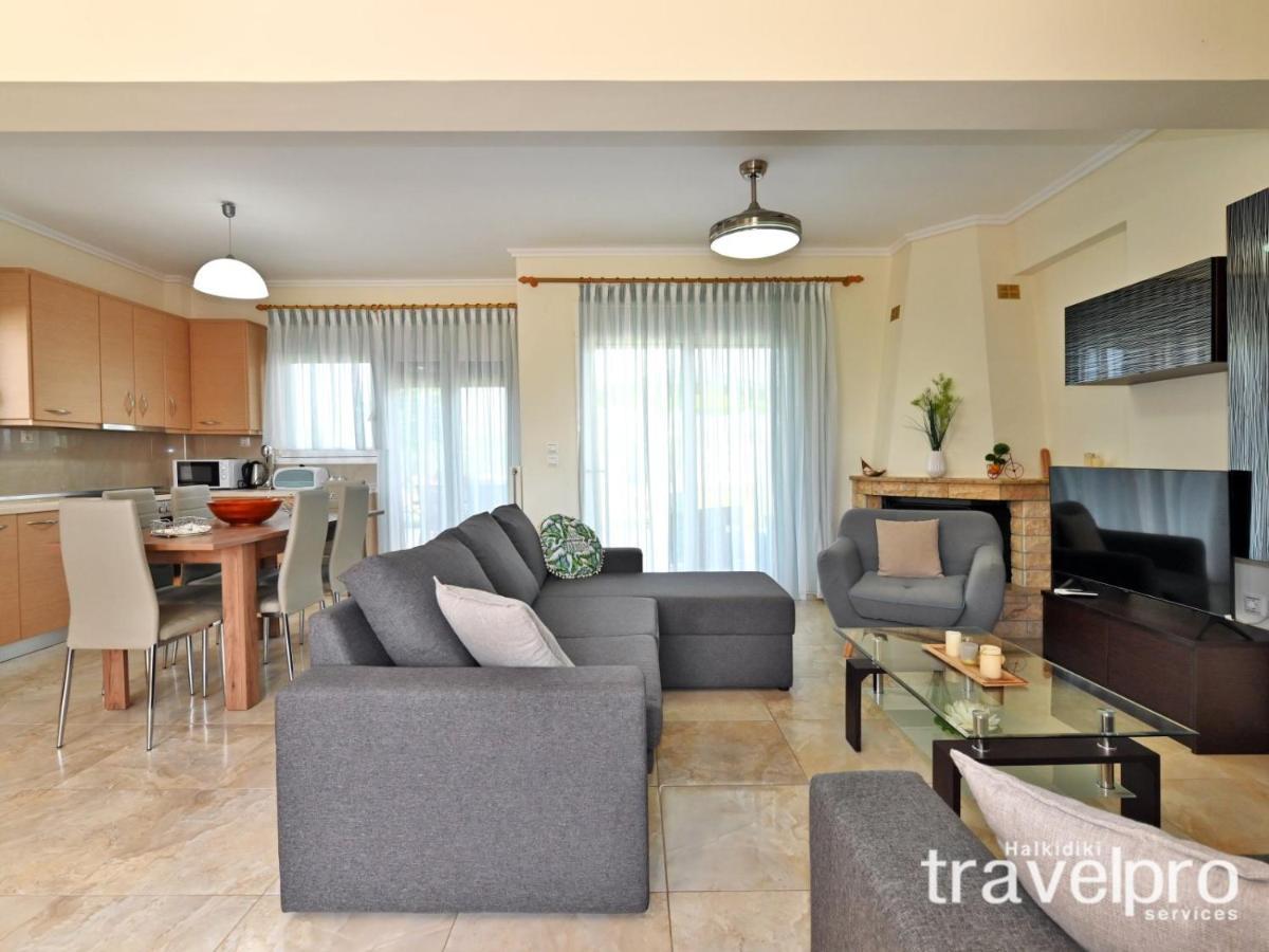 Villa Iris By Rentalspro Services - Agios Mamas Beach Bagian luar foto