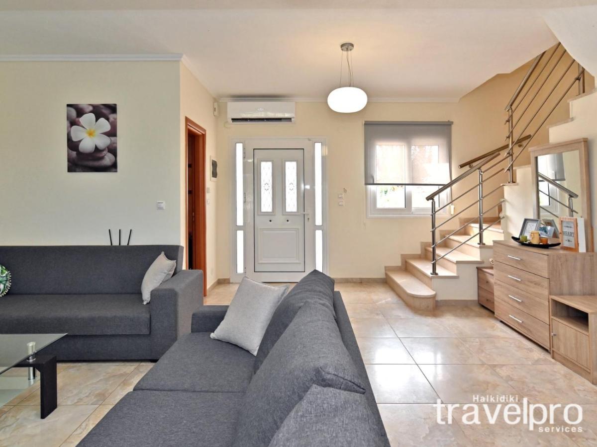 Villa Iris By Rentalspro Services - Agios Mamas Beach Bagian luar foto