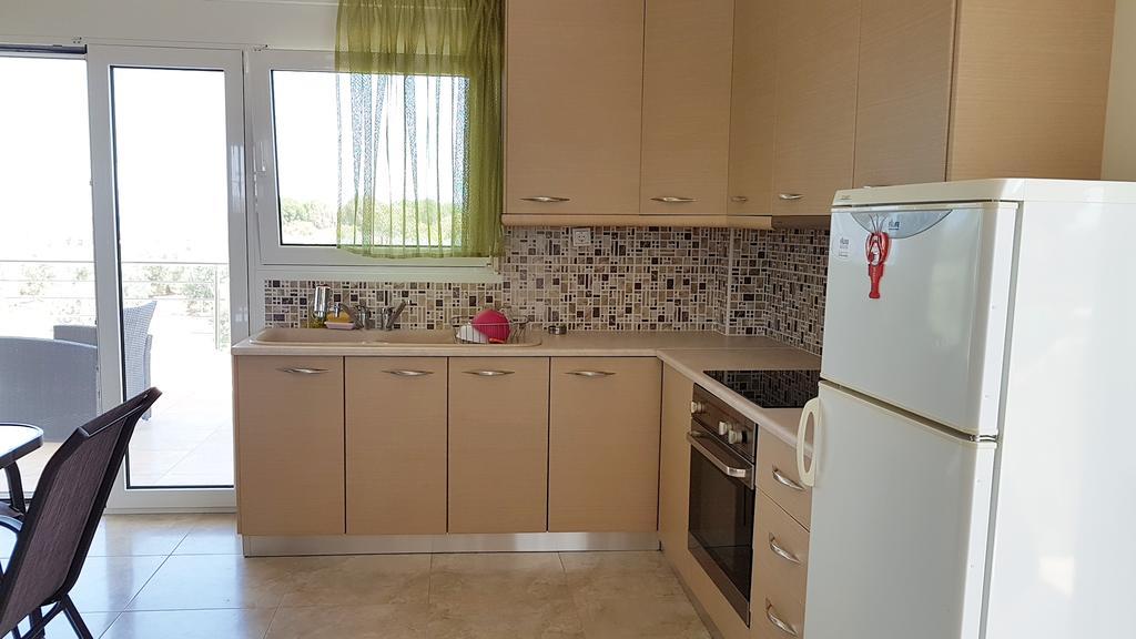 Villa Iris By Rentalspro Services - Agios Mamas Beach Bagian luar foto