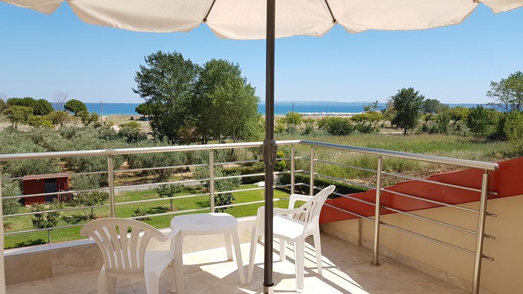 Villa Iris By Rentalspro Services - Agios Mamas Beach Bagian luar foto