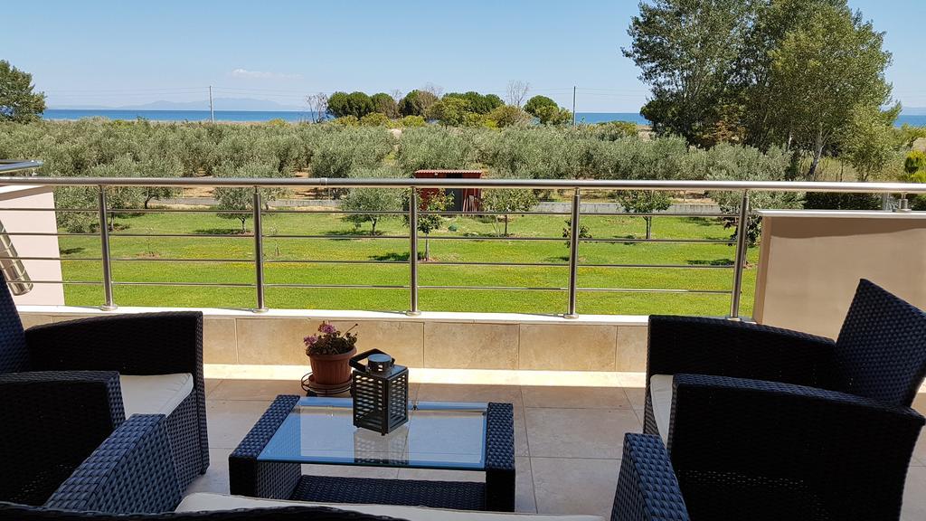 Villa Iris By Rentalspro Services - Agios Mamas Beach Bagian luar foto