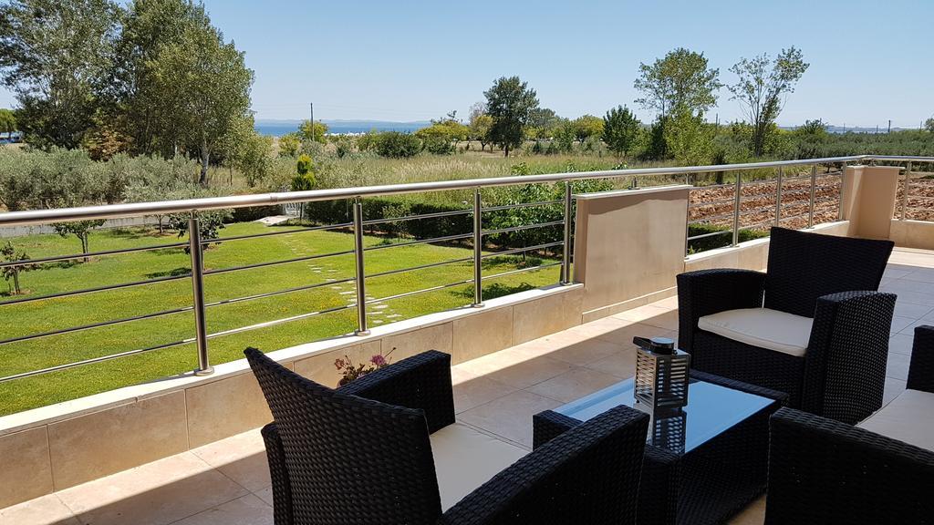 Villa Iris By Rentalspro Services - Agios Mamas Beach Bagian luar foto